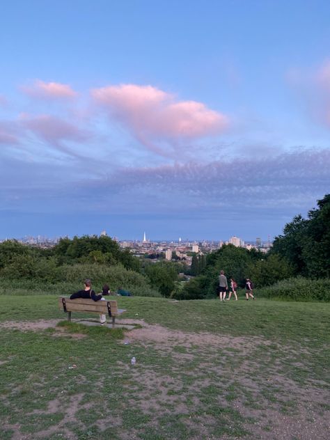 London Hampstead Heath, Environment Moodboard, Uk Vibes, College Theme, London Beach, Architecture Europe, Hampstead London, London Dreams, London Boy