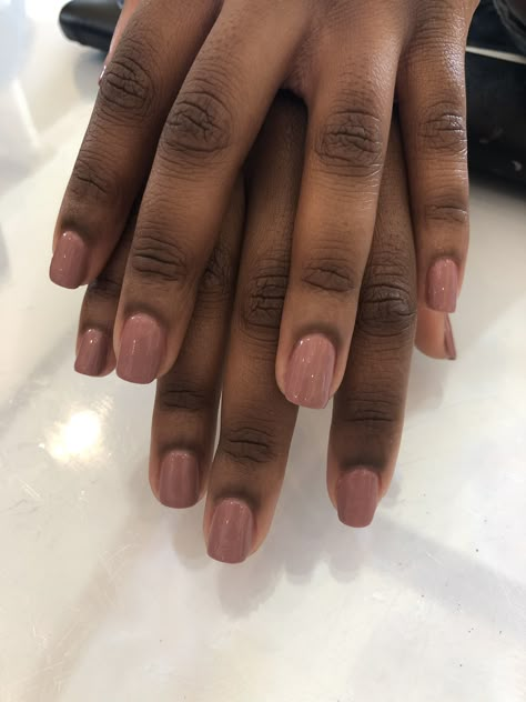 Gel Polish Black Women, Layered Nail Polish, Shellac Nails Black Women, Biab Nails Dark Skin, Minimalist Nails Dark Skin, Classy Nails Dark Skin, Nails Inspo For Dark Skin, Neutral Nail Colors For Dark Skin, Nails For Morena