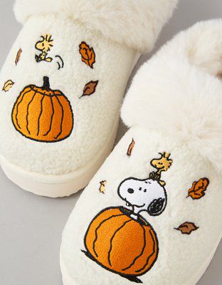 I'm sharing the love with you! Check out the cool stuff I just found at AEO: https://www.ae.com/us/en/p/4412_6579_161 Pajama Slippers, Halloween Slippers, Snoopy Pajamas, Cat Slippers, Mickey Pumpkin, White Jeans Men, Athletic Fit Jeans, Dream Jeans, Cute Slippers