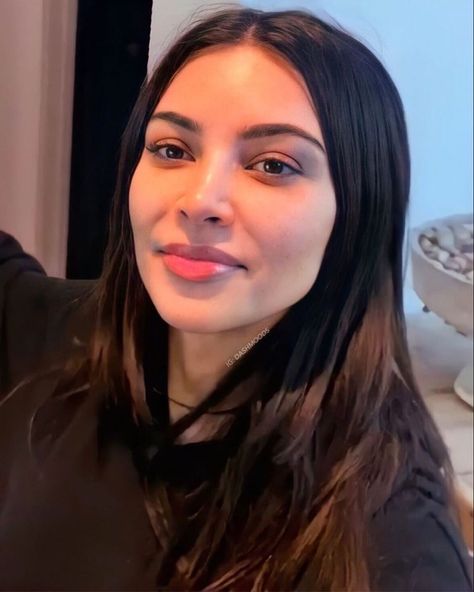 Kim Kardashian fp :) on Instagram: “No makeup! 😻😻😽 @kimkardashian @kkwfragrance @krisjenner @kardashianshulu @kuwtk @kkwbeauty @skims #kimkardashian #fanpage #maryjo…” Kim Without Makeup, Kim Kardashian Natural, Kim Kardashian No Makeup, Kim Kardashian Without Makeup, Kim Kardshian, With And Without Makeup, Estilo Kim Kardashian, Kardashian Makeup, Kardashian Beauty