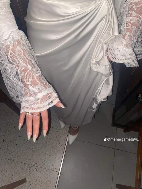 Engagement Dress For Bride Hijab, Katb Ketab Dresses Hijab, Katb Ketab Dresses, Simple Engagement Dress, Hijabi Bride, Dress Soiree, Bride Dress Simple, Latest Bridal Dresses, Formal Occasion Dress