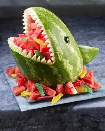 Wonderful Watermelon Art - our round of what people are doing with watermelon Watermelon Shark, Fresh Fruit Recipes, Watermelon Carving, Decorações Com Comidas, Snacks Für Party, Fruit Recipes, 1st Bday, Creative Food, Cute Food