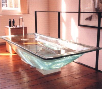 I would love a glass bath in my bathroom but I think I will only get it if I win lotto. Glass Bathtub, Modern Tub, Bad Inspiration, Unique Finds, Unique Bathroom, Dream Bathrooms, Dream Houses, Rich People, House Goals