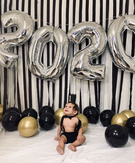 New Years Monthly Baby Picture, New Years Eve Baby Photoshoot, New Years Birthday Party For Baby, Happy New Year Baby Photoshoot, New Year Photoshoot Ideas Baby Photos, New Years Baby Pictures, First New Years Baby Pictures, Baby New Years Photoshoot, New Year Theme Baby Photoshoot