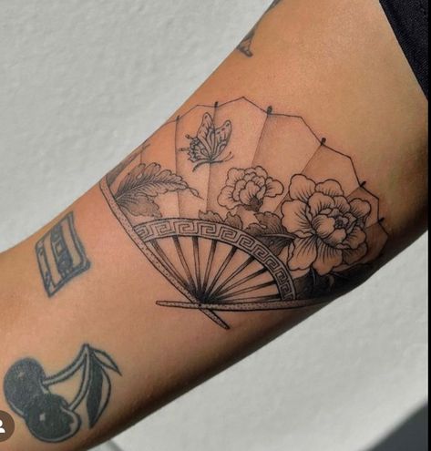 Fan Tattoo, Tattoos Geometric, Classy Tattoos, Discreet Tattoos, Feminine Tattoos, Dope Tattoos, Star Tattoos, Simplistic Tattoos, Fine Line Tattoos