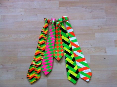 Duct Tape Crafts Ideas for DIY Home Decor, Fashion and Accessories | Duct Tape Tie | DIY Projects for Teens | http://diyprojectsforteens.com/duct-tape-projects/ Duct Tape Bracelets, Duct Tape Diy, Duck Tape Projects, Duct Tape Projects, Duct Tape Wallet, Tape Projects, Duct Tape Crafts, Tie Crafts, Tape Art