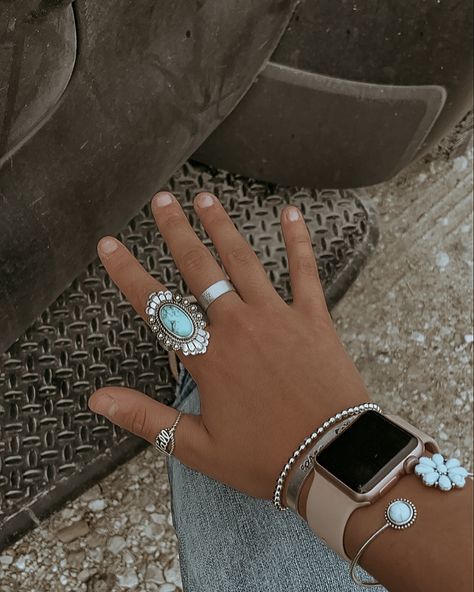 Western Jewelry Inspiration, Cute Western Rings, Stacked Western Rings, Turquoise Ring Aesthetic, Western Jewelry Aesthetic, Western Style Jewelry, Haircuts Chin Length, Haircuts For An Oval Face, Western Jewelry Stack