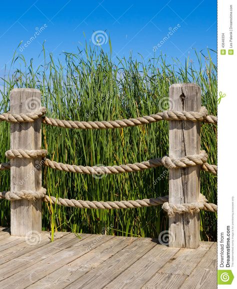 Rope Fence, Rope Railing, Fence Planning, Seaside Garden, Beach House Exterior, Rope Diy, Diy Fence, Diy Posts, Wooden Posts