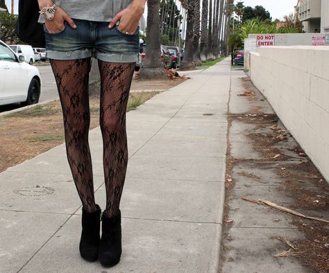 black lace tights with denim shorts - classic awesome Tights And Shorts, Tights Under Shorts, Shorts With Tights Outfit, Lace Tights Outfit, Sheer Black Tights, Twirly Skirt, Outfits 2000s, Lace Tights, Patterned Tights