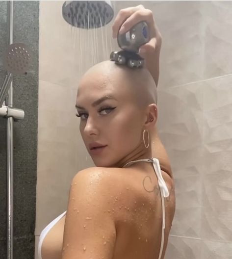 Shave Eyebrows, Buzzcut Girl, Buzz Cut Women, Shaving Cut, Shaved Hair Women, Girls With Shaved Heads, Bald Head Women, Forced Haircut, Shaved Hair Cuts