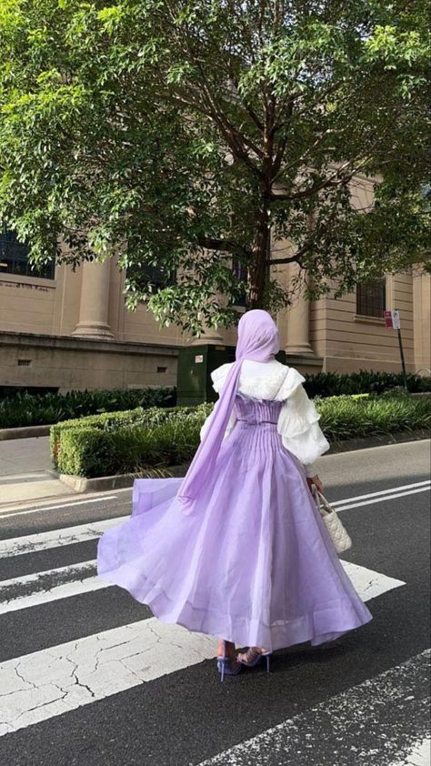 Purple Skirt Outfit, Purple Hijab, Beautiful Party Dresses, Estilo Hijab, Hijabi Fits, Muslim Outfits Casual, Hijab Aesthetic, Hijabi Fashion Casual, Modest Dresses Casual