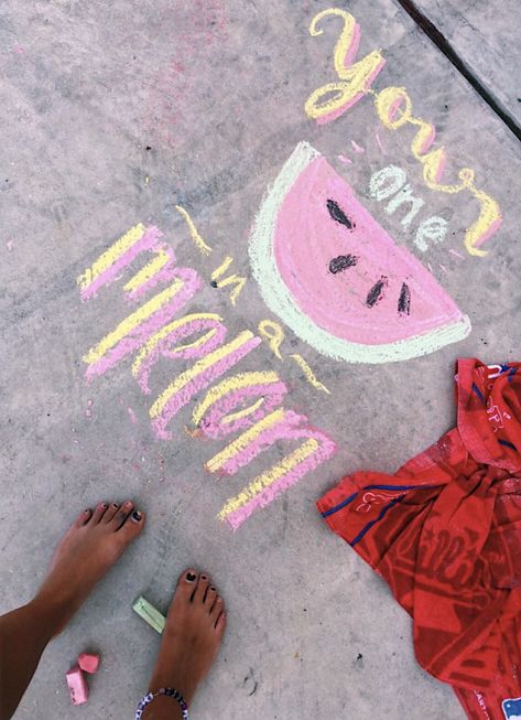 Summer Sidewalk Chalk, Summer Chalkboard Art, Summer Chalkboard, Chalk Activities, Fun Chalk Art, Chalkboard Doodles, Parking Spot Painting, Babysitting Crafts, Summer Drawings