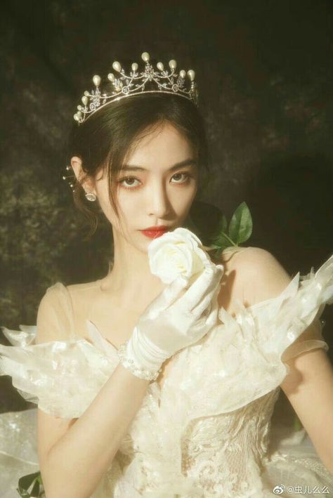 Korean Photoshoot, Korean Princess, Debut Photoshoot, Kiki Xu, Xu Jiaqi, Princess Photo, Royal Aesthetic, Photoshoot Themes, Poses Reference