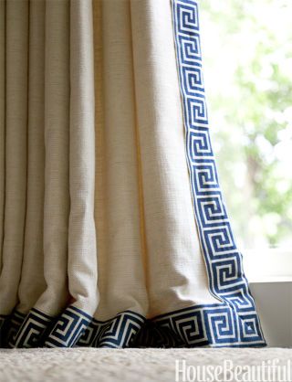 A Greek key border, Clarence House Grand Galon Athenee, "crisps up the edges" of curtains in a Houston house for a young family. Because curtains often require more fabric than people realize, "If a client has an expensive fabric they love, I sometimes buy just enough to do a two- to four-inch-wide border," designer Ann Wolf says. "You'll get the look of the fabric without the expense." Chinoiserie Diy, Matchstick Blinds, Designer Window Treatments, Window Treatments Ideas, Curtain Trim, Drapery Ideas, Modern Window Treatments, Curtains Diy, Clarence House