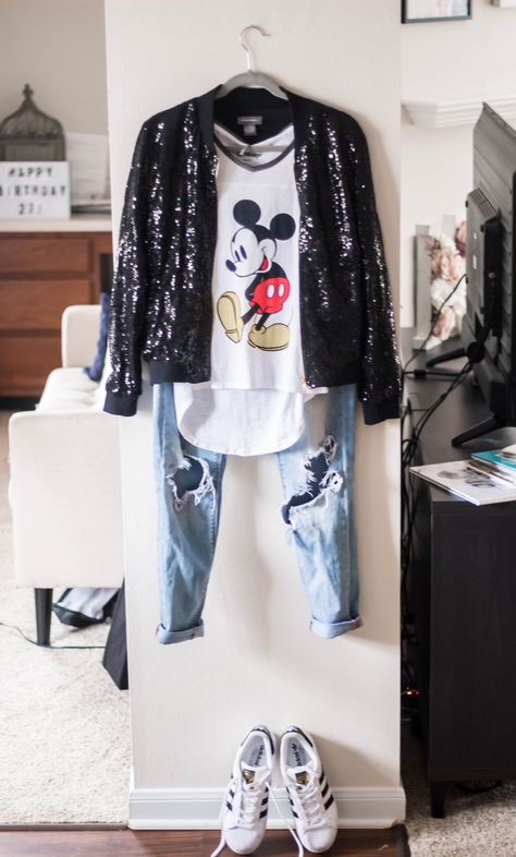 Disney World In February, What To Pack For Disney, Pack For Disney World, Disney Outfits Women, Disney World Outfits, Disneyland Outfits, Looks Street Style, Sweatshirt Outfit, What To Pack