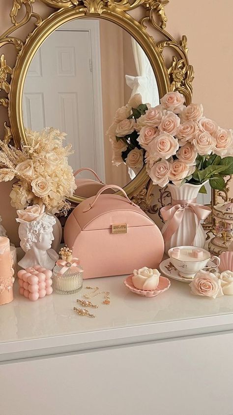 Gaslight, gatekeep, girlboss "sadgurl" aesthetic 
Coquette aesthetic Parisian Chic Style Home, Princess Aesthetic Room, Vintage Princess Aesthetic, Paris Room Decor, Gaslight Gatekeep Girlboss, Farm Room, Room Decor Pink, Pretty Desks, Pink Vanity