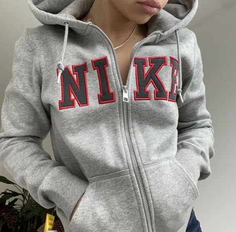 Nike Hoodie Aesthetic, Hoodie Inspiration, Nike Hoodies, Clothes Brand, Fits Clothes, Fall Fits, Style Streetwear, Dream Clothes, Fashion Killa