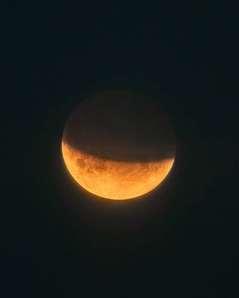 Partial lunar eclipse from tuesday night 🌒 Did you see it? • • • #lunareclipse #lunareclipse2019 #moodygrams #universe_dope #earth_shotz… Partial Lunar Eclipse, Partial Eclipse, Eclipse Lunar, Bow Wallpaper, Moon Eclipse, Lunar Eclipse, Golden Light, Golden Lights, Night Sky