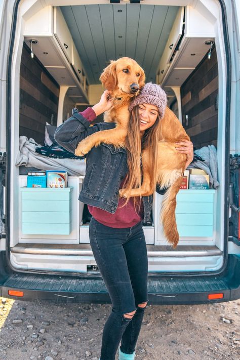 Woman Dumped Her Boyfriend and Quit Job to Travel America in a Van Car Aesthetics, Quitting Job, Van Life Diy, Travel Van, Sprinter Van, Benz Sprinter, Rv Parks, 24 Years Old, Aesthetic Icon