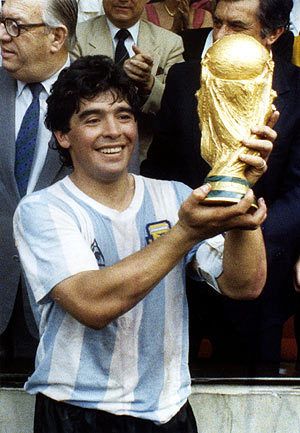 Diego Armando Maradona with the World Cup he strongly helped Argentina International futbol team  win in 1986. www.brasilcopamundotowel.com Soccer a beautiful game Maradona World Cup, Argentina Soccer, Argentina National Team, Argentina Football, World Cup Champions, Good Soccer Players, Best Football Players, Football Icon, Sports Hero