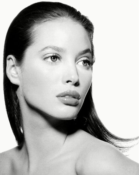 Christy Turlington 90s, Models 90s, 90s Models, Vogue Beauty, Model Inspo, Model Face, Christy Turlington, Black N White, Model Life