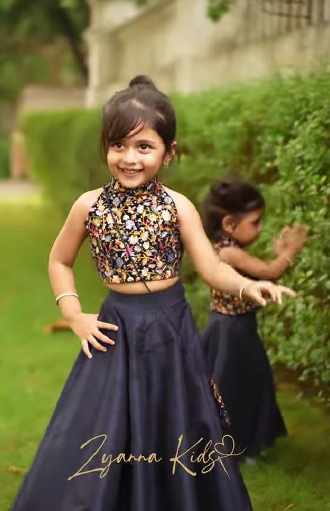 Toddler Indian Outfit Girl, Kids Lahenga Ideas, Leghana Design For Kids, Kids Lehangas Designs Latest, Kids Girls Dresses Indian, Kids Dress Patterns Indian, Kids Designer Dresses For Wedding, Baby Girl Blouse Designs, Kids Indian Wear Designer