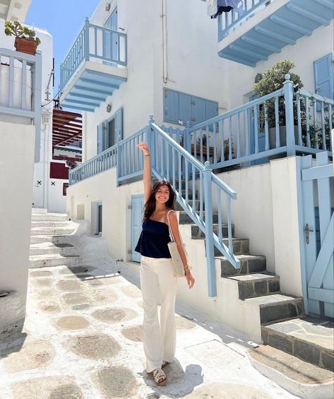 Greece Summer Outfits, Greece Vacation Outfit, Santorini Outfit, Greece Girl, Spain Outfit, European Fashion Summer, Greece Pictures, Greek Vacation, Greece Outfit