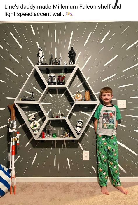 Star Wars Playroom Ideas, Star Wars Feature Wall, Star Wars Guest Bedroom, Star Wars Kid Room, Star Wars Bedroom Boys Themed Rooms, Star Wars Teenage Bedroom, Starwars Room Aesthetic, Star Wars Theme Bedroom, Star Wars Dresser