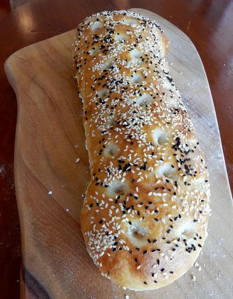 Speciality Breads, Turkish Bread Recipe, Pide Bread, Food Turkish, Turkish Recipe, Turkish Dishes, Turkish Pide, Colourful Food, Turkish Bread