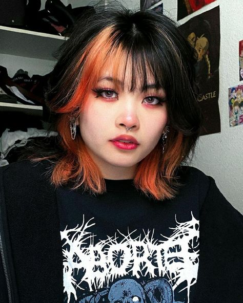 Cut Hair Short, Haircut Wolf, Dyed Bangs, Black Haircut, Cheveux Oranges, Short Dyed Hair, Wolf Haircut, Short Grunge Hair, Hair Streaks