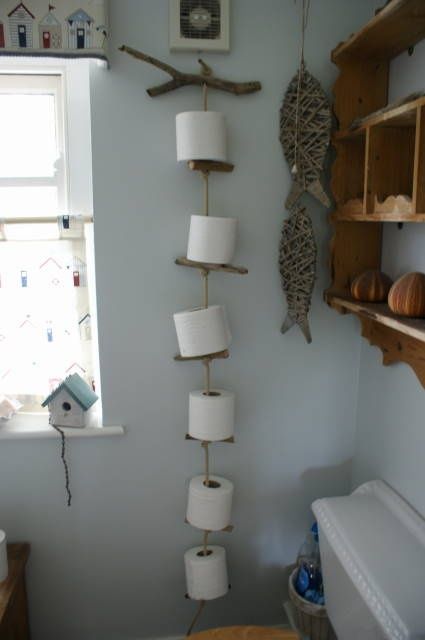 Driftwood Toilet Roll Holder, Store Toilet Paper, Diy Toilet Paper Holder, Bathroom Toilet Paper Holders, Funky Junk Interiors, Diy Toilet, Toilet Paper Rolls, Toilet Paper Storage, Drift Wood