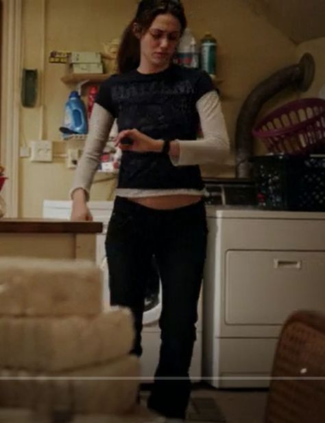 Fiona Gallagher Outfits, Shameless Outfits, 2010 Style, Last One Standing, Fiona Gallagher, American Teenager, French Girl Aesthetic, The Gallaghers, Shameless Us