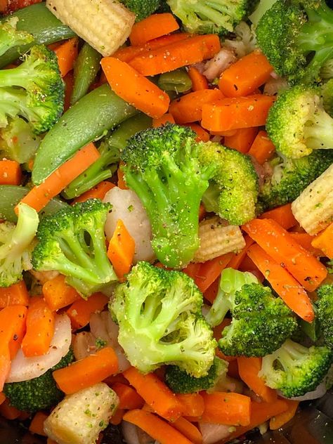 These air fryer frozen vegetables are amazing! Just dump the package of mixed frozen veggies in the air fryer and it will cook them perfectly, no thawing needed! Veggies In Air Fryer, Frozen Mixed Vegetable Recipes, Frozen Vegetable Recipes, Air Fryer Recipes Healthy Low Carb, Mix Vegetable Recipe, Fried Recipes, New Air Fryer Recipes, Veggie Ideas, Veggie Fries