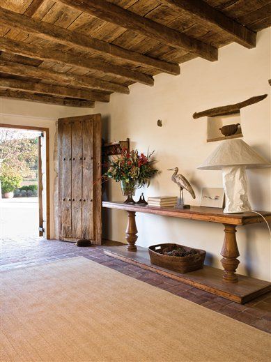 Recibidor Rustic Italian Decor, Mediterranean Style Home, Italian Decor, Casas Coloniales, Italian Home, Spanish Style Homes, Lobby Design, Design Del Prodotto, Design Jobs