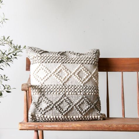 Magnolia Bobble Crochet Pillow Crochet Pillow Cases, Bobble Crochet, Crochet Pillow Cover, Crochet Cushion Cover, Crochet Pillow Pattern, Crochet Pillows, Bantal Sofa, Crochet Cushions, Crochet Home Decor