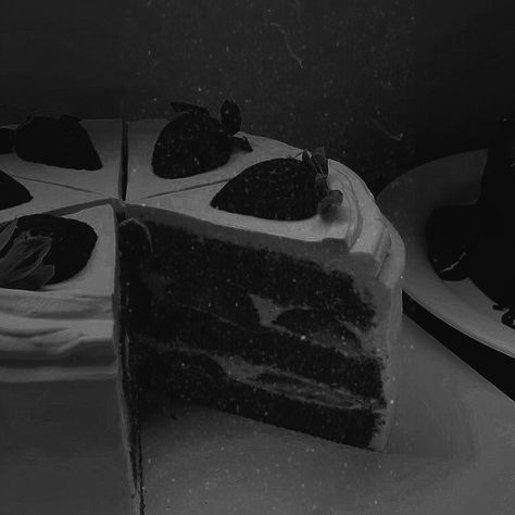 Black Dessert Aesthetic, Cake Dark Aesthetic, Dark Cake Aesthetic, Dark Academia Cake, Academia Food, Dark Academia Food, Ideas For A Book, Black Dessert, Cake Background