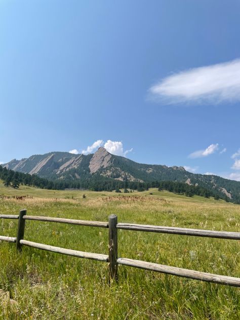 Chautauqua Park Boulder, Mountain Photoshoot, Mammoth Cave National Park, Petrified Forest National Park, Colorado Summer, Mesa Verde National Park, Boulder Colorado, Capitol Reef National Park, Canyonlands National Park