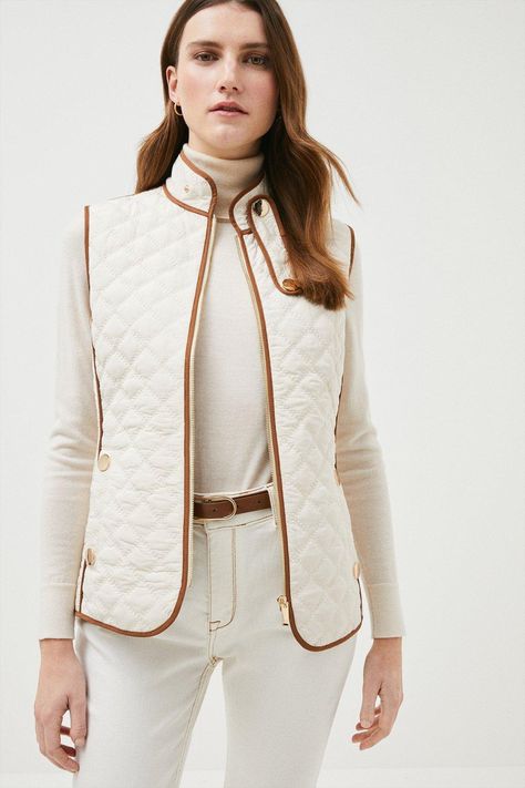 Nodding to chic countryside styles, this quilted gilet shows off glossy snap closures and a secure front zip. Finished with belted details and handy slip pockets, this longline design lends an elegant equestrian feel to any well put-together look. Gilet Outfit Women, Cosy Winter Outfits, Gilet Outfit, Workplace Fashion, Denim Jumpsuits, Sweats Outfit, Quilted Gilet, Ladies Clothes Fashion, Cosy Winter