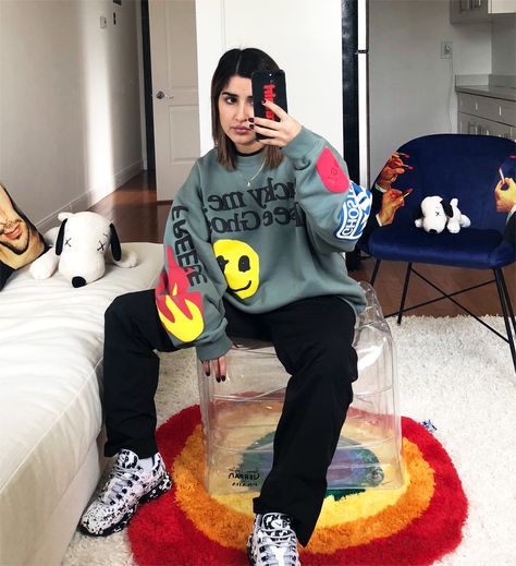 Ava Nirui Splurged on a Cartoon Coffee Table and Regrets Nothing - Ava Nirui explains why she spent $3,000 on a collectible Garfield table Royal Blue Bedding, Apartment Accessories, Ig Profile, Rainbow Rug, Chic Sneakers, Sneaker Style, Clothes Ideas, A Cartoon, School Outfits