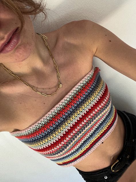 Crochet Top Colorful, Crochet Bando Top, Crochet Tube Top Pattern, Crochet Tube Tops, Easy Crochet Tube Top, Colorful Crochet Top, Tube Top Crochet, Strapless Crochet Top, Crochet Bandeau Top