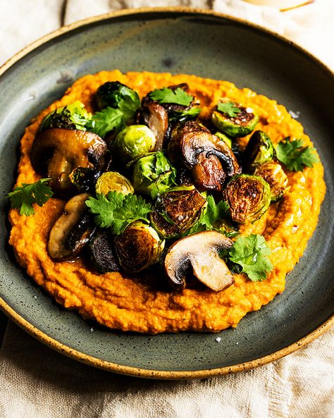 Chickpea Puree, Pumpkin Chickpea, Pumpkin Puree Recipes, Vegan Pumpkin Recipes, Tried And True Recipes, Pumpkin Dishes, Hot Spices, Pumpkin Recipe, Roasted Mushrooms