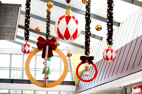 Grocery Store Christmas Decorations, Christmas Circus, Store Christmas Decorations, Storing Christmas Decorations, Christmas Carnival, Christmas Carols, Xmas Decor, Visual Merchandising, Xmas Decorations