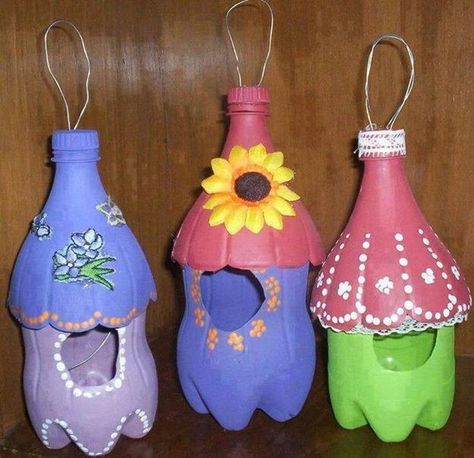 How to Recycle Plastic Bottles for Bird Feeders, Creative Ideas for Recycled Crafts Recycled Crafts Kids, Diy Plastic Bottle, Garden Aesthetic, Plastic Bottle Crafts, Recycled Projects, Aesthetic Ideas, Camping Crafts, Recycled Crafts, Garden Crafts