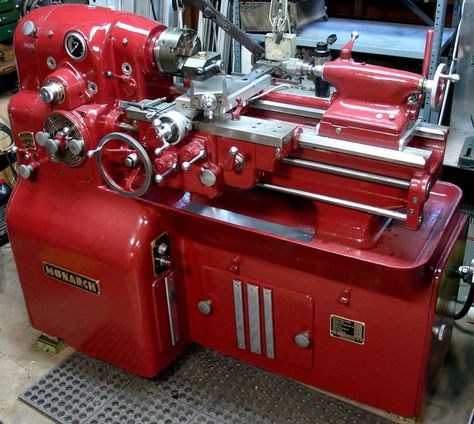 A beautifully painted 10EE   MONARCH LATHES ARE SO AWESOME  ! Monarch Lathe, Metal Working Machines, Woodturning Projects, Machinist Tools, Home Model, Lathe Machine, Metal Lathe, Learn Woodworking, Antique Tools