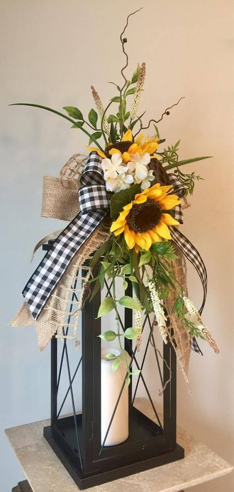 Summer Farmhouse Decor, Image Halloween, Lantern Ideas, Farmhouse Decor Ideas, Candle Table, Sunflower Decor, Farmhouse Style Kitchen, Summer Home Decor, Lanterns Decor