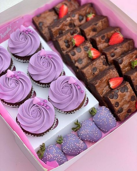 Birthday Cookie Box Ideas, Cupcake Treat Box Ideas, Bakery Gift Box Ideas, Dessert Bento Box Ideas, Cupcake Valentine Box Ideas, Baked Goods Box Ideas, Assorted Dessert Box Ideas, Dessert Sampler Box Ideas, Valentines Pastry Box Ideas