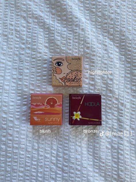 Benefit Highlighter, Aesthetic Grwm, Haut Routine, Benefit Hoola, Hoola Bronzer, Makeup Bag Essentials, Makeup Is Life, Matte Bronzer, Pinterest Makeup