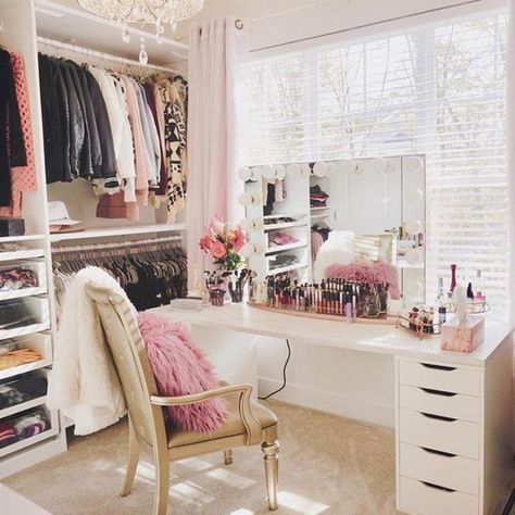 40 Feminine Makeup Room Ideas That Women Must Have | Home Design And Interior Dream Decorations, Louisiana House, Closets Design, Princess Palace, Closet Vanity, Makeup Room Decor, Closet Room, Closet Decor, Vanity Room