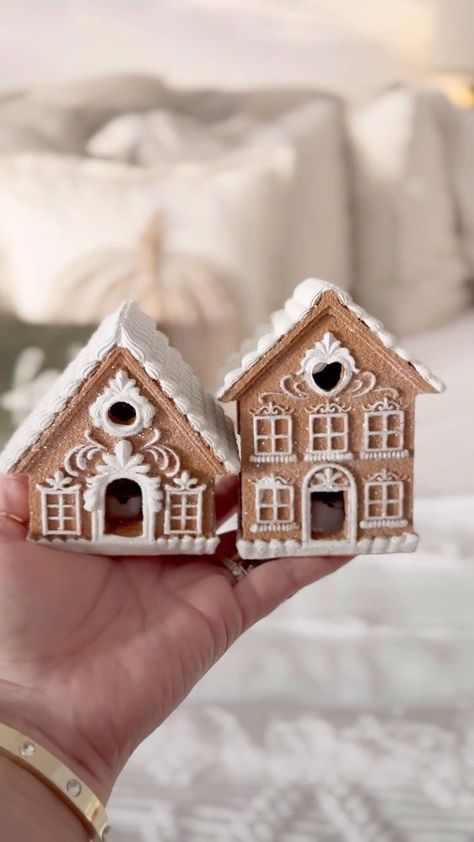 Gingerbread House Mini, White Gingerbread House, Homemade Gingerbread House, Gingerbread House Ideas, Gingerbread House Patterns, Ginger House, Mini Gingerbread House, Gingerbread House Designs, Gingerbread House Cookies