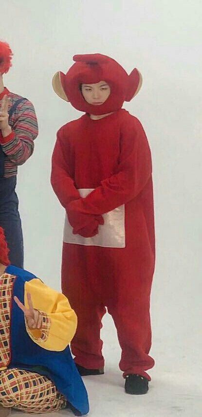 Evil Woozi Teletubbie Woozi Teletubbies, Seventeen Halloween Icons, Seventeen Halloween Wallpaper, Woozi Teletubby, Woozi Cute Pics, Woozi Memes Funny, Svt Funny Pictures, Seventeen Halloween Costumes, Wooahae Woozi